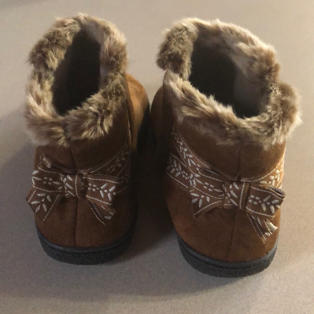 ❄️NWOT tags Suede Slippers - Picture 4 of 7